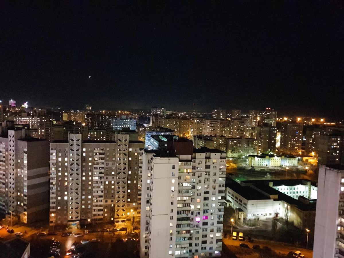 Шикарные Апартаменты 3 Минуты Пешком От М Позняки Kiev Ngoại thất bức ảnh